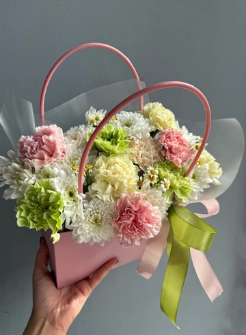 Цветы в сумочке «Весна в сердце» от интернет-магазина цветов в 