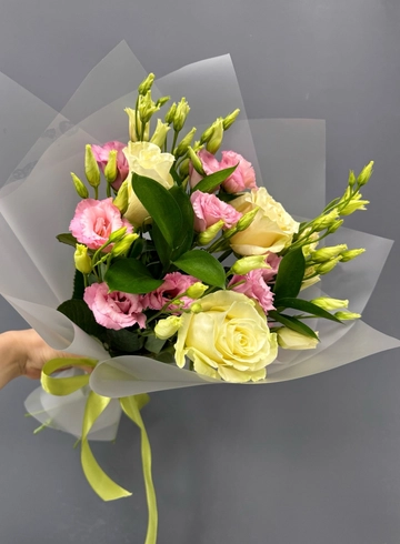Букет с эустомой и розой &laquo;Фея&raquo; от интернет-магазина цветов в 