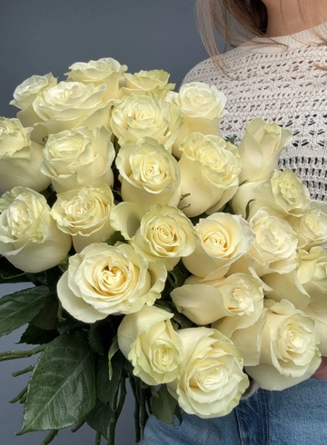 Букет из 25 белых роз «Мечты» от интернет-магазина цветов в 
