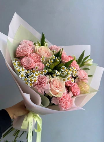 Сборный букет «Нежность» от интернет-магазина цветов в 