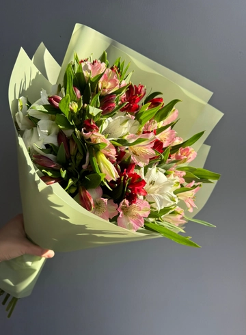 Сборный букет из альстромерии «Яркие краски» от интернет-магазина цветов в 