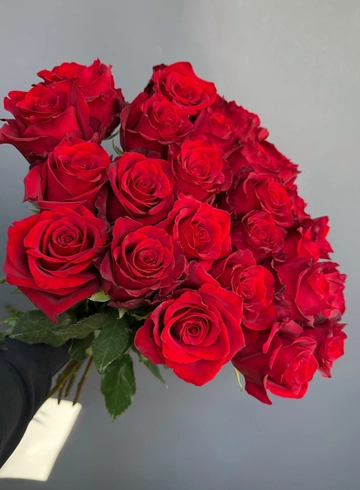 Монобукет из роз 25 шт «Симфония любви» от интернет-магазина цветов в 