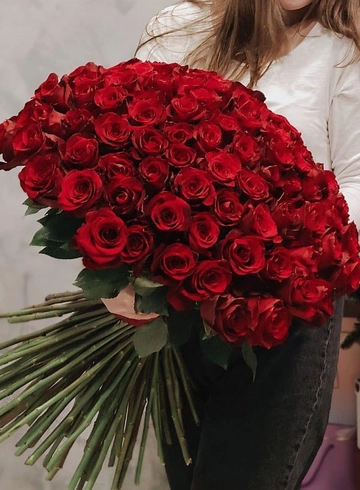Букет из 101 розы «Счастливый день» от интернет-магазина цветов в 