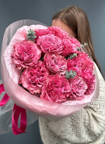 Моно букет из пионовидной розы «Пылающий» от интернет-магазина цветов в 