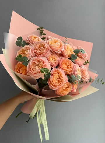 Монобукет из пионовидных кустовых роз «Пиониа» от интернет-магазина цветов в 