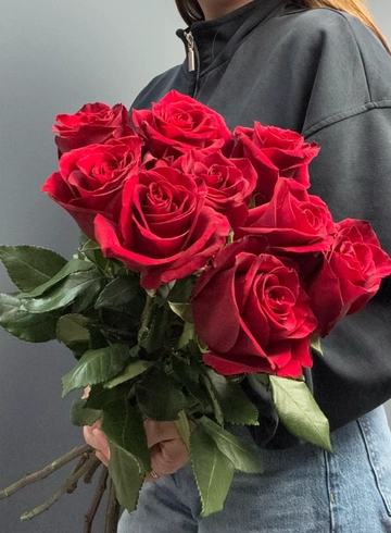 Букет из 9 роз «Эксплорер» от интернет-магазина цветов в 