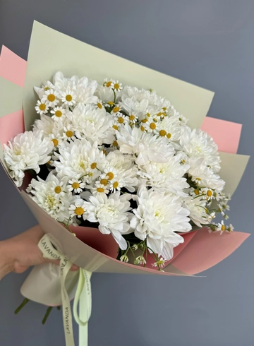 Букет с хризантемами «Весенний бриз» от интернет-магазина цветов в 