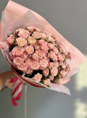 Букет из кустовых роз «С теплом и заботой» от интернет-магазина цветов в 