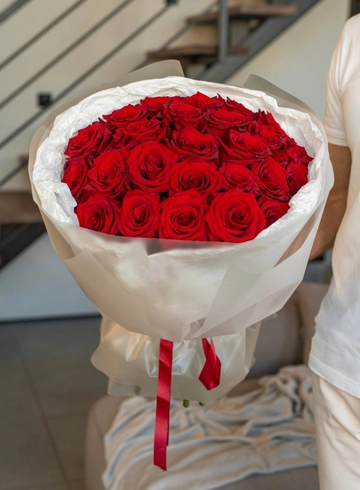 Букет из 31 красной розы &laquo;Любимой&raquo; от интернет-магазина цветов в 