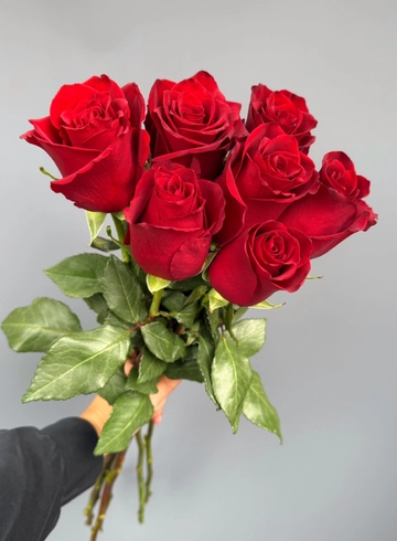 Букет из 7 красных роз от интернет-магазина цветов в 