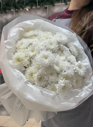 Букет их кустовой белой хризантемы &laquo;Алтай&raquo; от интернет-магазина цветов в 