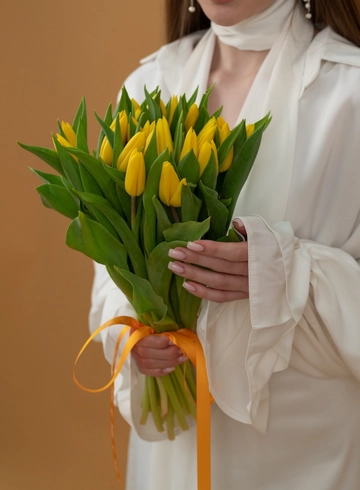 21 тюльпан жёлтый  от интернет-магазина цветов в 