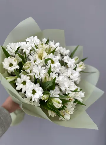 Букет из кустовой хризантемы и альстромерии от интернет-магазина цветов в 