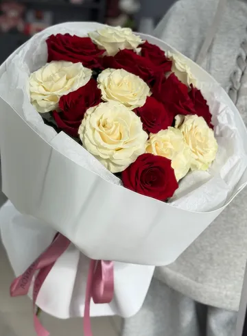 Букет из 15 эквадорских роз от интернет-магазина цветов в 