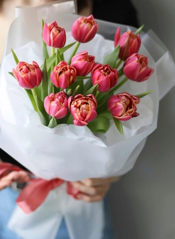 11 пионовидных тюльпанов &laquo;8 марта&raquo; от интернет-магазина цветов в 