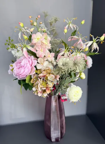 Искусственный букет в розовом оттенке от интернет-магазина цветов в 