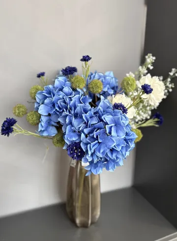 Искусственный букет с синей гортензией от интернет-магазина цветов в 