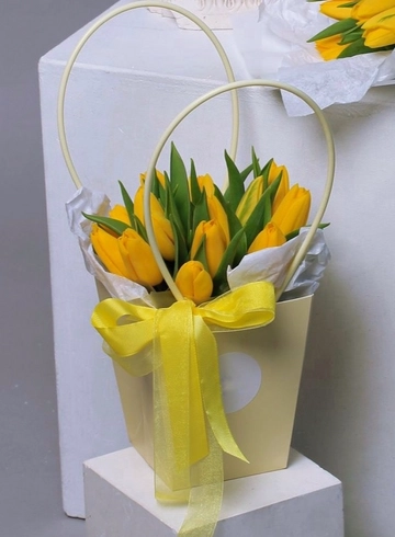 Композиция к 8 марта от интернет-магазина цветов в 